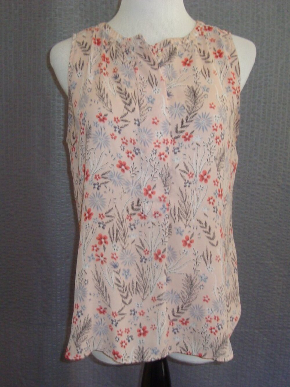 LOFT Blush Pink Floral Sleeveless Top Hidden 3 Button Front sz SP